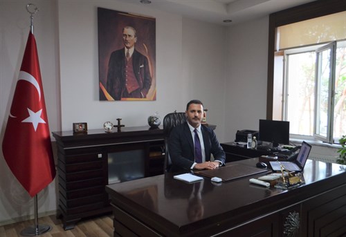 İLÇEMİZ KAYMAKAMLIĞINA ATANAN SAYIN MEHMET ALPEREN BAŞKAPAN İLÇEMİZDEKİ GÖREVİNE BAŞLAMIŞTIR.