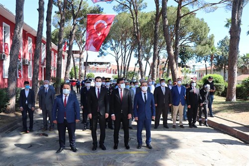 19 MAYIS ATATÜRK'Ü ANMA, GENÇLİK VE SPOR BAYRAMI MÜNASEBETİYLE ÇELENK SUNMA TÖRENİ GERÇEKLEŞTİRİLDİ